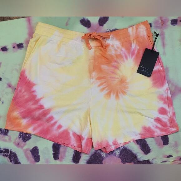 NWT Jane and Delancey Red, Orange, Yellow Tie-Dye Shorts SZ Large - Picture 1 of 4